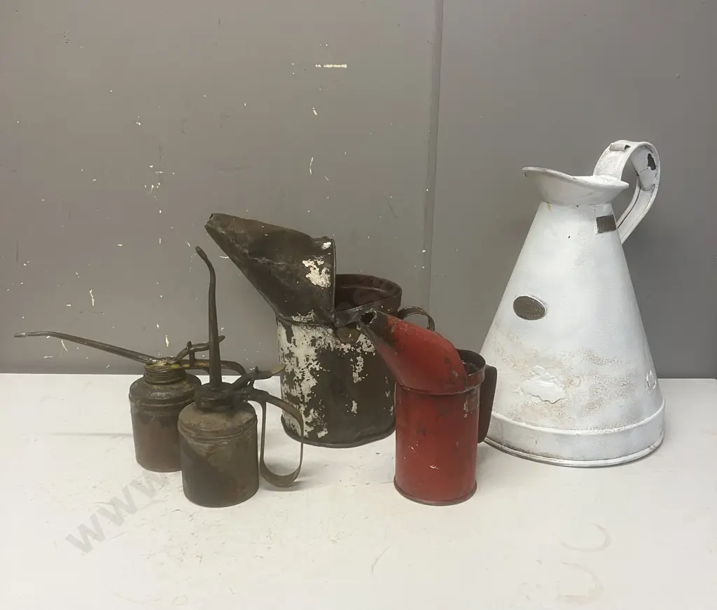 Motor Oil Pourers & Oil Cans Image 1++