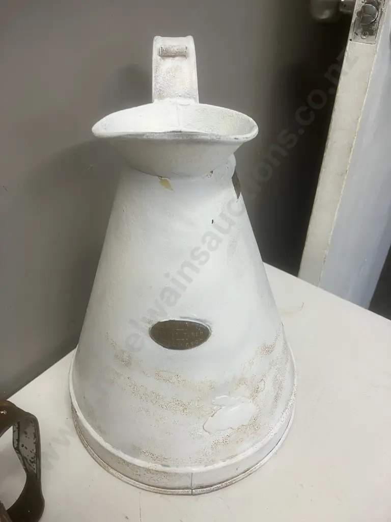 Motor Oil Pourers & Oil Cans Image 1++