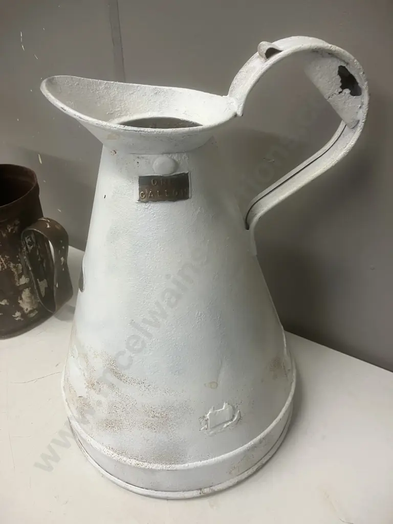 Motor Oil Pourers & Oil Cans Image 1++