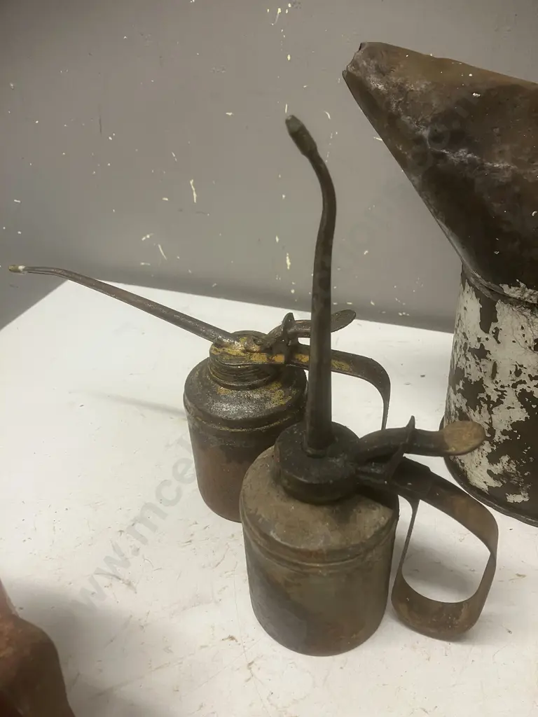 Motor Oil Pourers & Oil Cans Image 1++