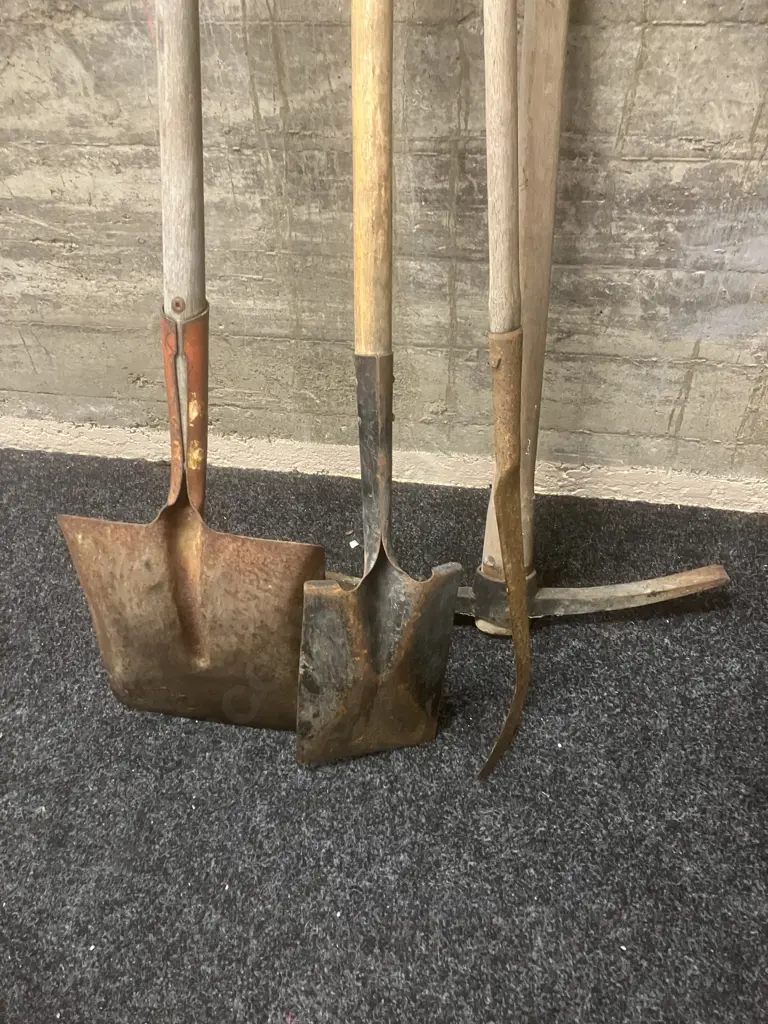 Garden Spade, Wide Mouth Shovel, Slasher & Pick Image 1++