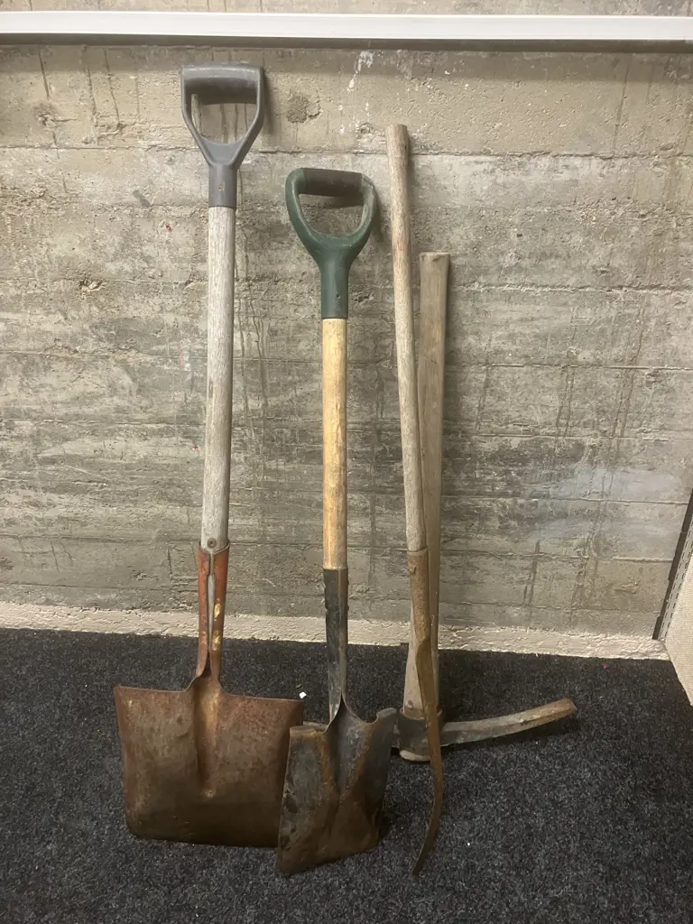 Garden Spade, Wide Mouth Shovel, Slasher & Pick Image 1++