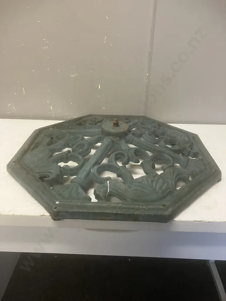 Cast Iron Ornate Stand Base / Garden Art Image 1++