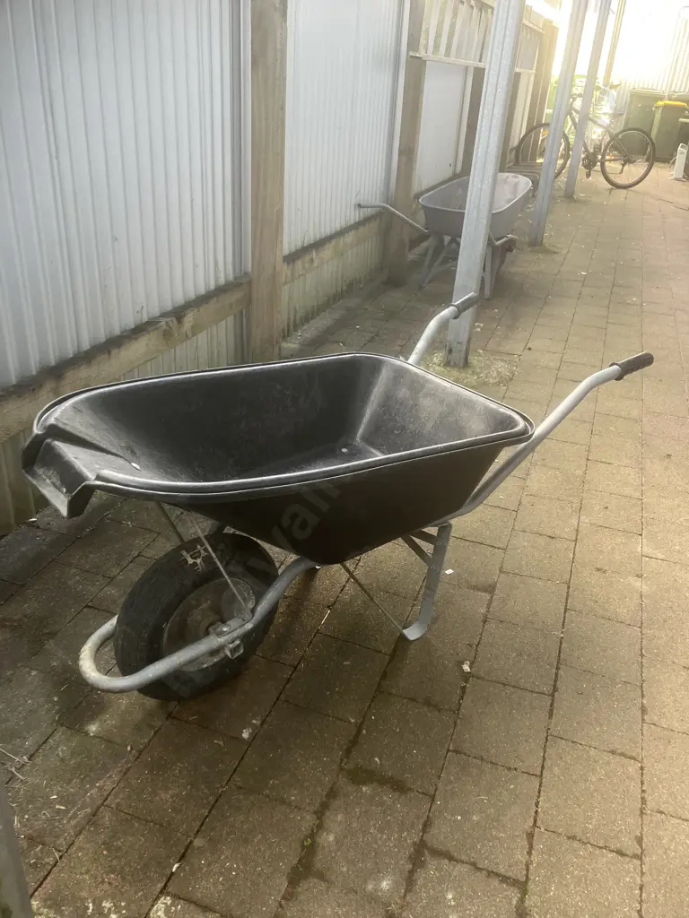 Wheelbarrow - Poly Tray with Pour Spout Image 1++