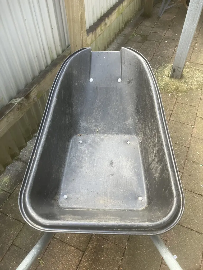 Wheelbarrow - Poly Tray with Pour Spout Image 1++