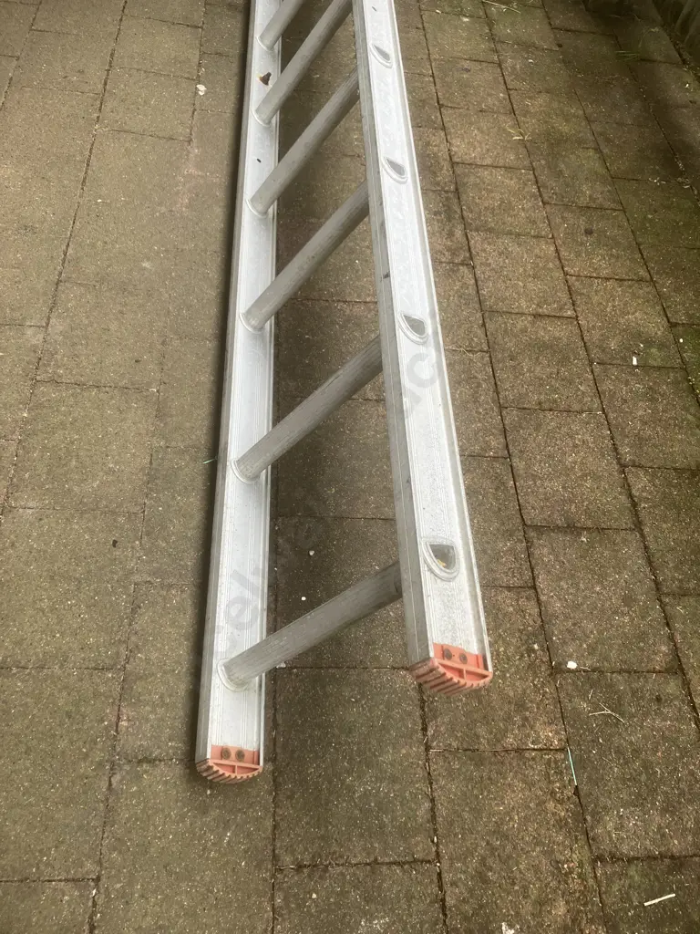 4.8m Long Aluminum Ladder Image 1++