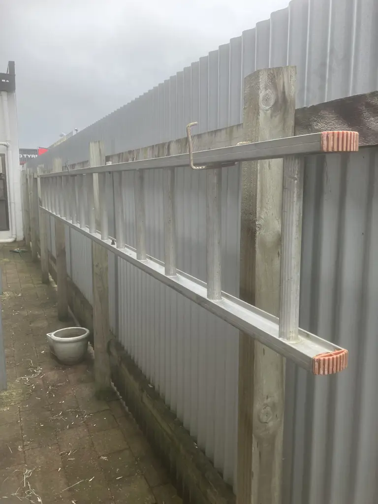 4.8m Long Aluminum Ladder Image 1++