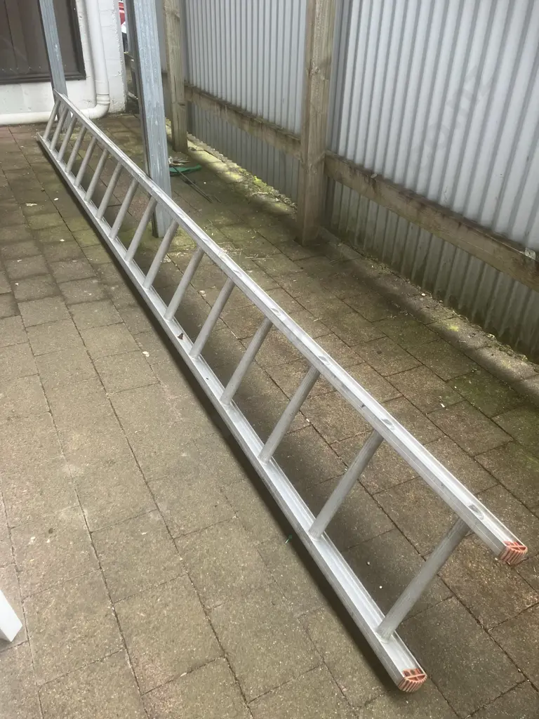 4.8m Long Aluminum Ladder Image 1++