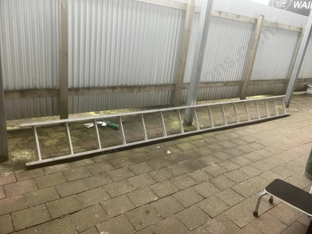 4.8m Long Aluminum Ladder Image 1++