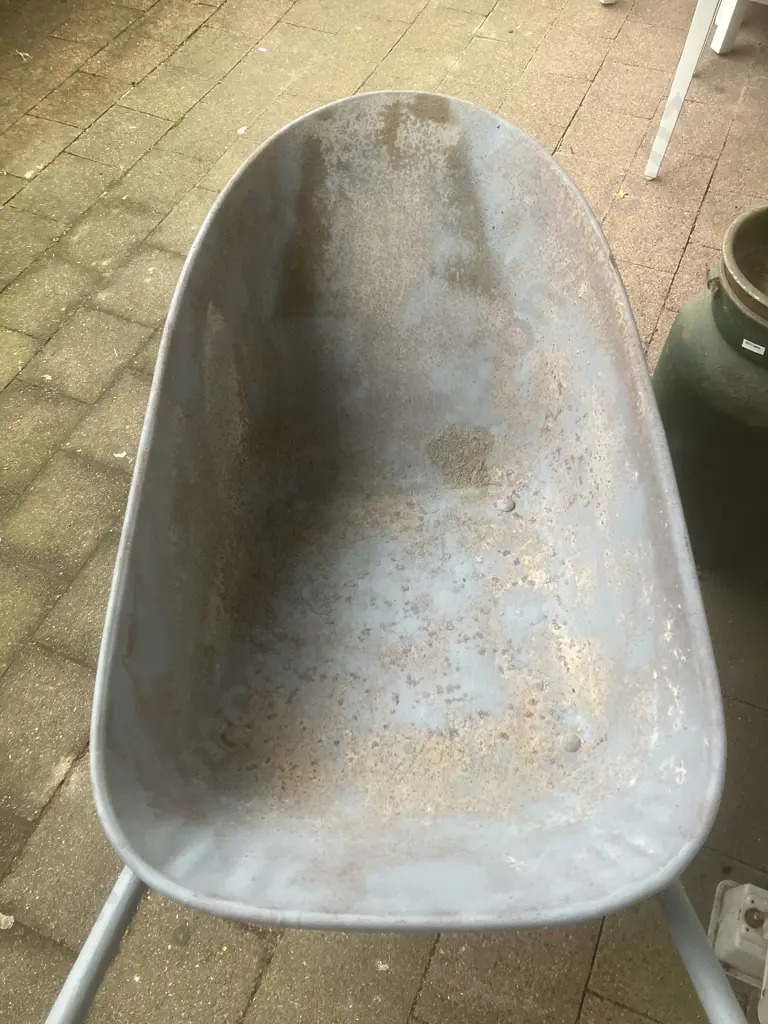 Steel Wheelbarrow With Pneumatic Tyre Image 1++