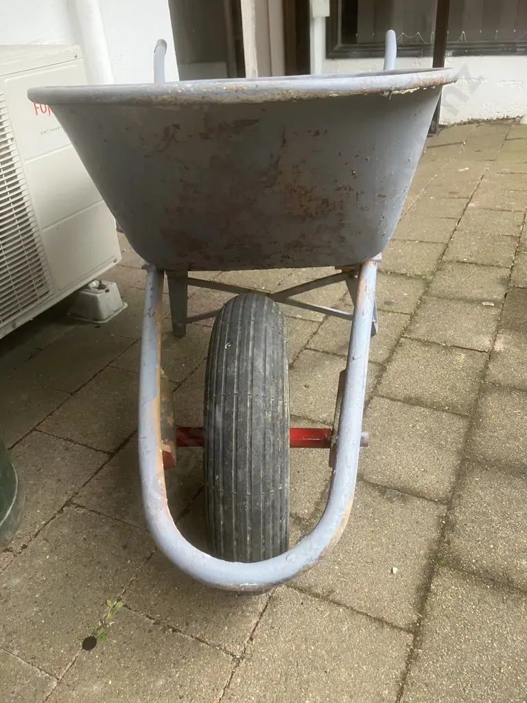 Steel Wheelbarrow With Pneumatic Tyre Image 1++
