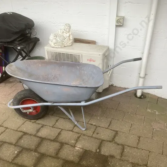Steel Wheelbarrow With Pneumatic Tyre