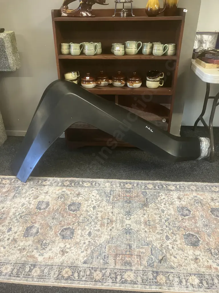 Large Volvo Plastic Body Part Image 1++