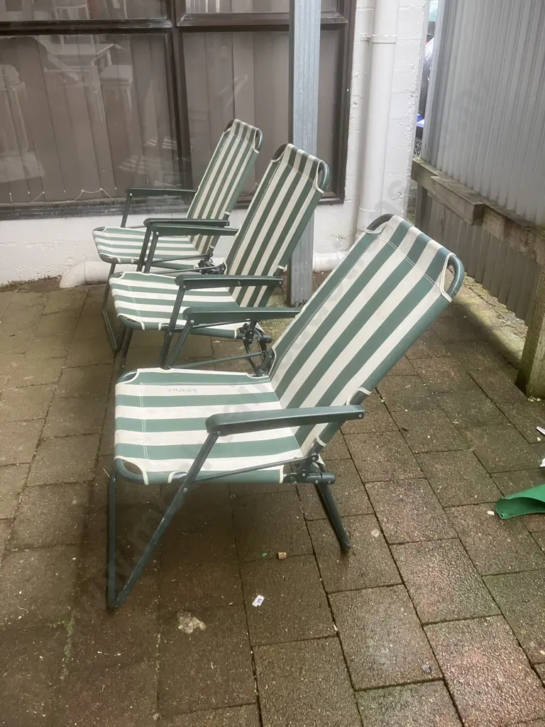 Set of 3 Folding Chairs & Table Image 1++