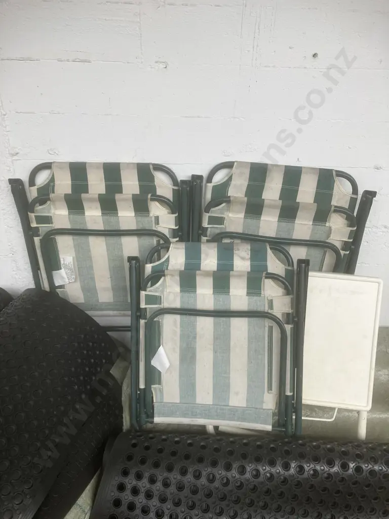 Set of 3 Folding Chairs & Table Image 1++