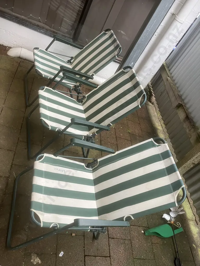 Set of 3 Folding Chairs & Table Image 1++