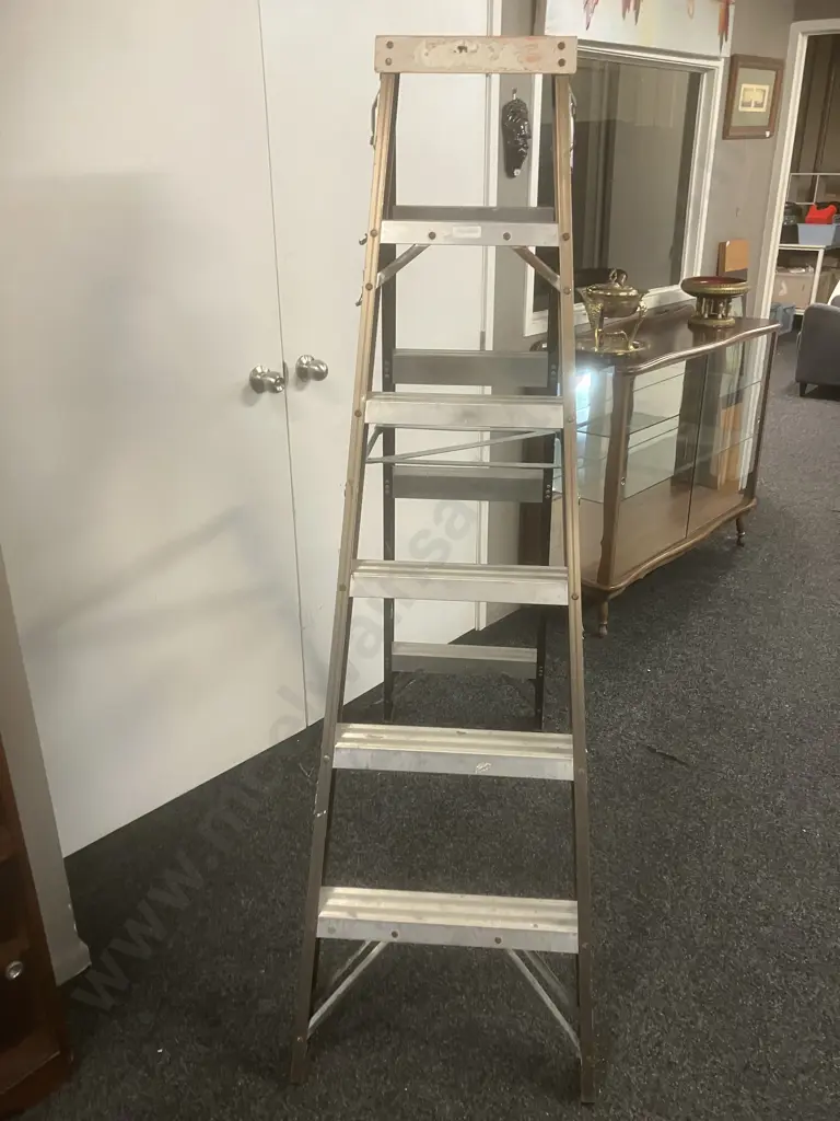 Gorilla Industrial Dual Purpose Ladder. 150Kg 1.8 - 3.3m Image 1++