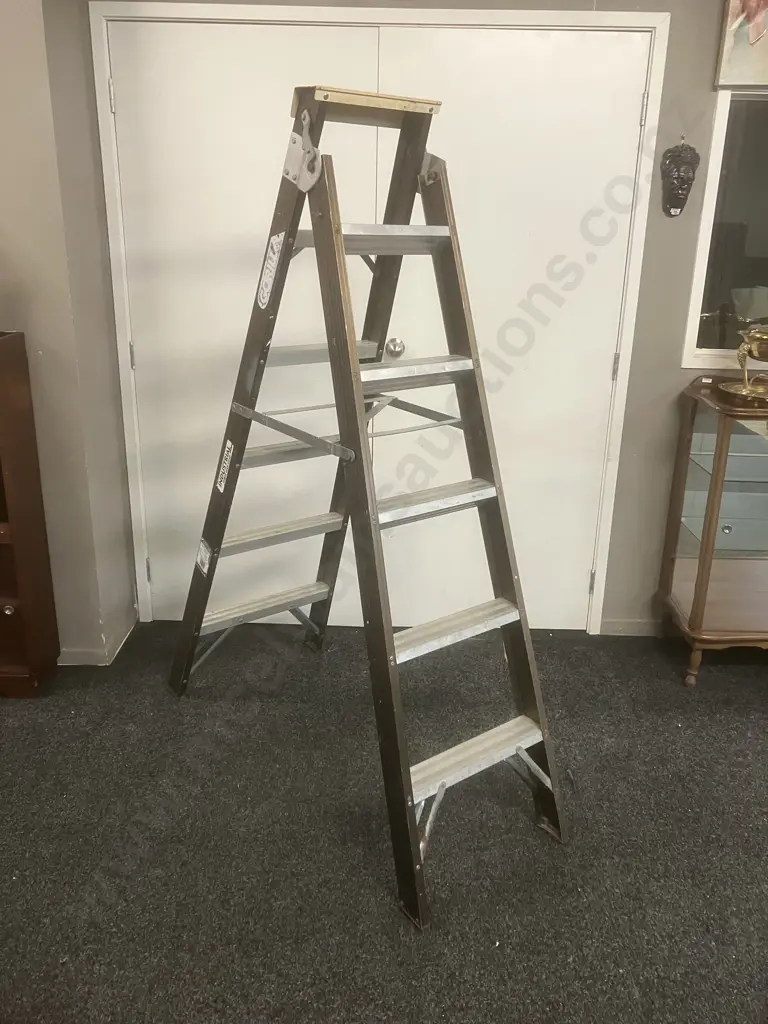 Gorilla Industrial Dual Purpose Ladder. 150Kg 1.8 - 3.3m Image 1++