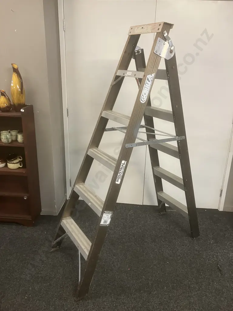 Gorilla Industrial Dual Purpose Ladder. 150Kg 1.8 - 3.3m Image 1++