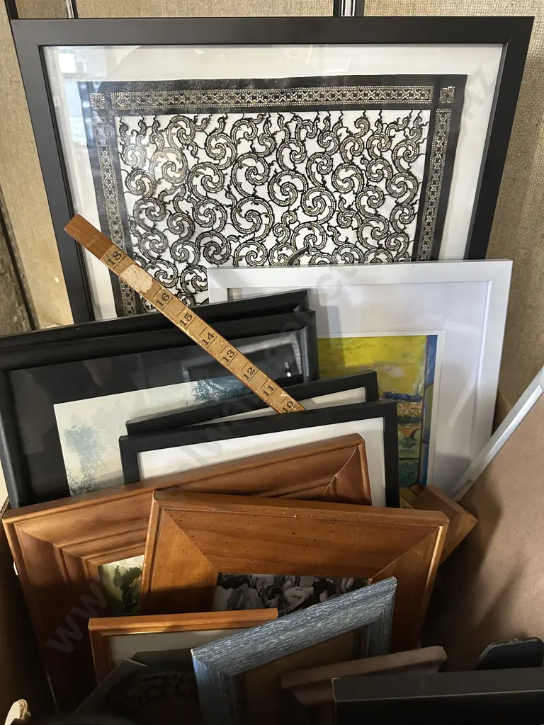 Box Lot Artwork & Photo Frames Image 1++