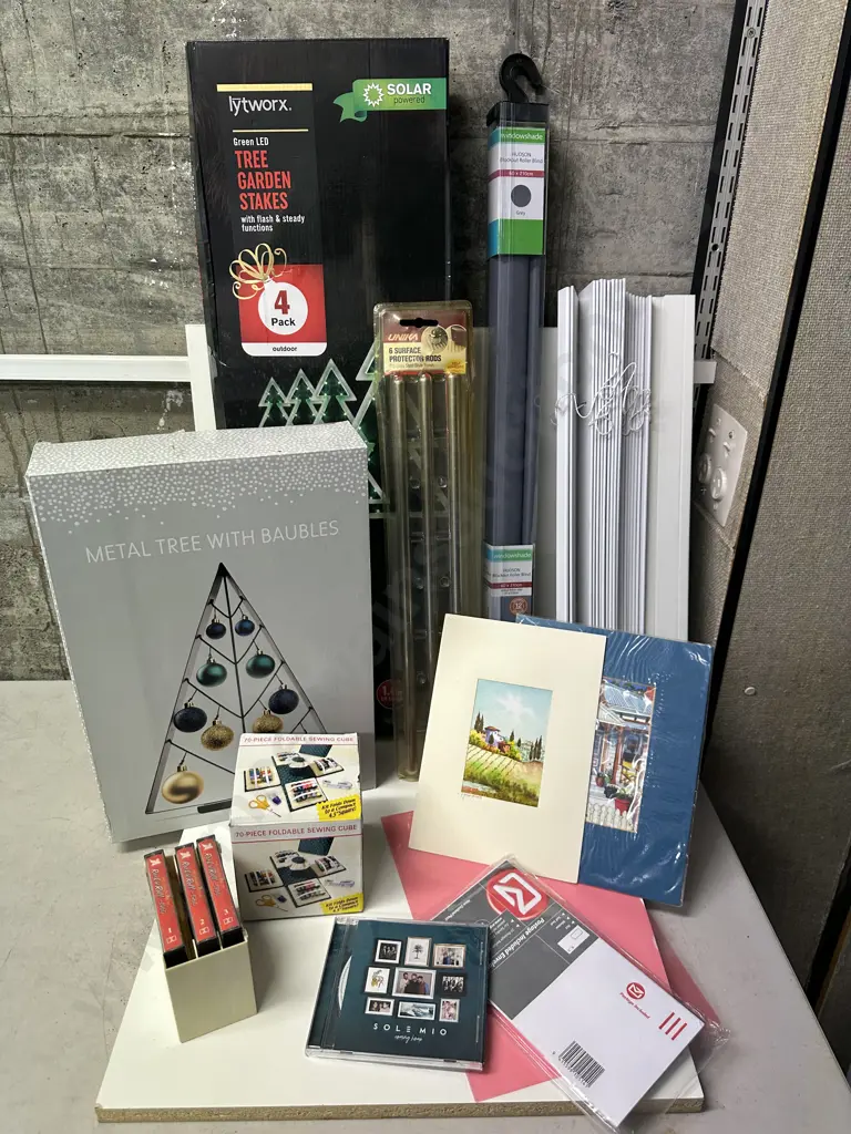 Box Lot Blinds, Artwork, Decorations Etc Image 1++