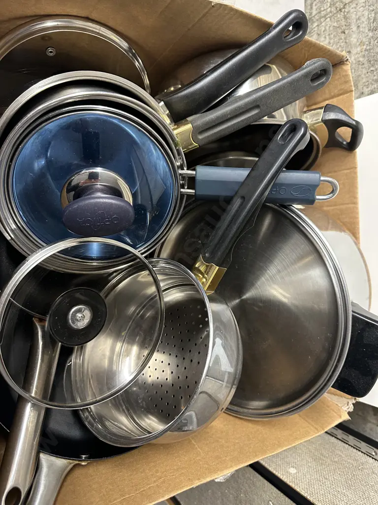 Assorted Pots & Pans Image 1++
