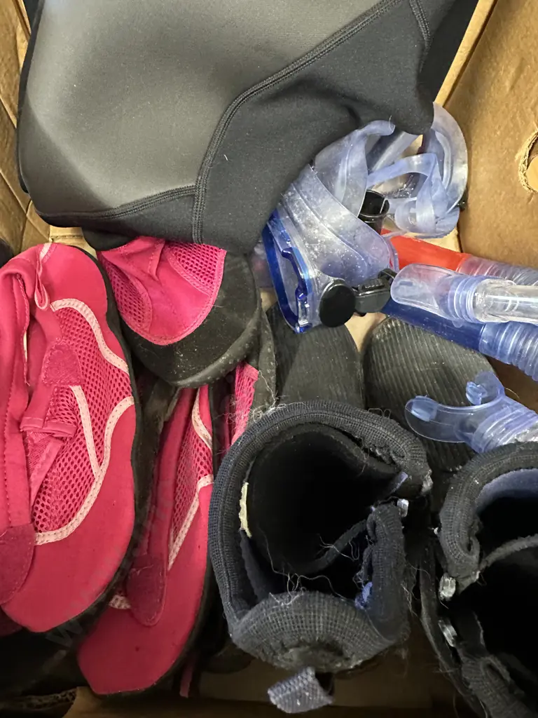 Body Glove Size 12 Wet Suit, Snorkels, Googles Etc Image 1++