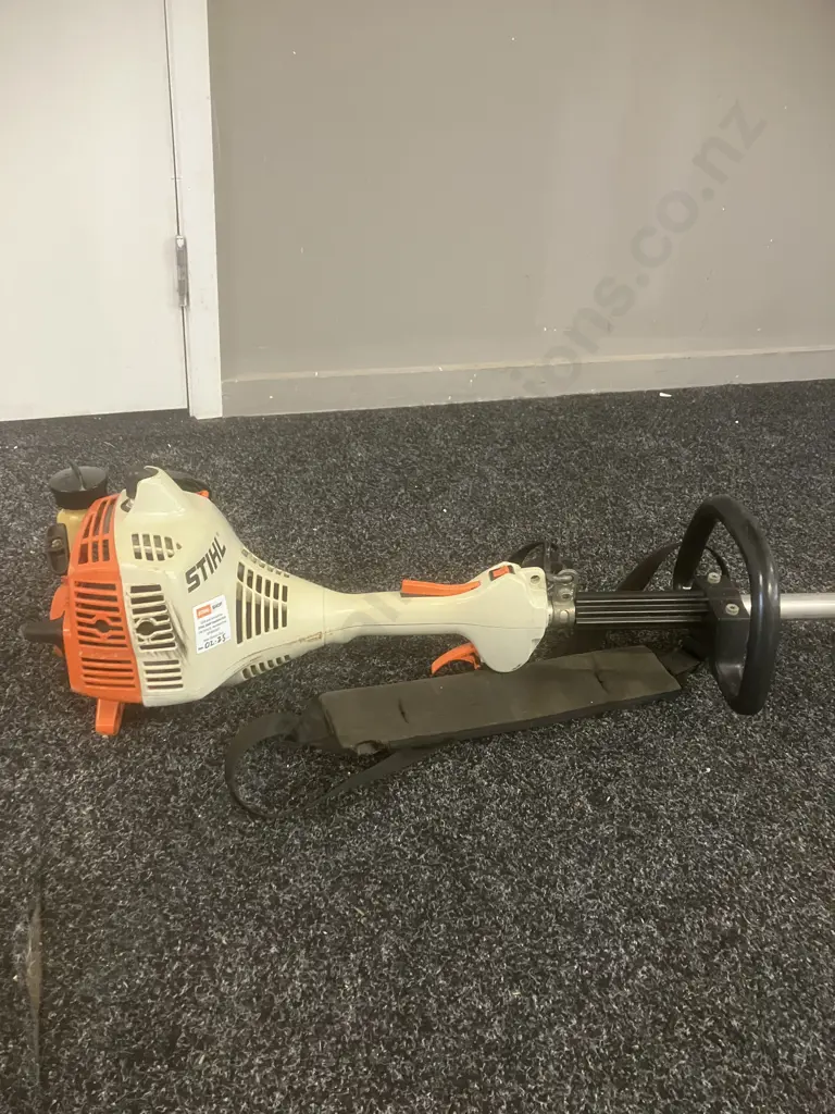 Stihl FS 55 RZ Petrol Line Trimmer With a Shoulder Strap Image 1++