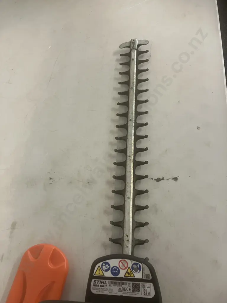 Stihl HSA 50 Battery Hedgetrimmer Kit  - With AK10 Battery & AL101 Charger Image 1++