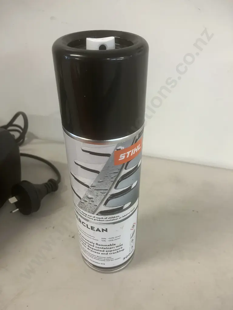 Stihl HSA 50 Battery Hedgetrimmer Kit  - With AK10 Battery & AL101 Charger Image 1++