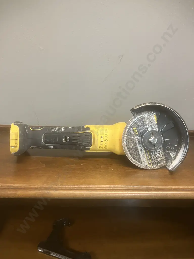 DeWalt 18V 125mm XR Li-Ion Brushless Cordless Angle Grinder - Skin Only Image 1++