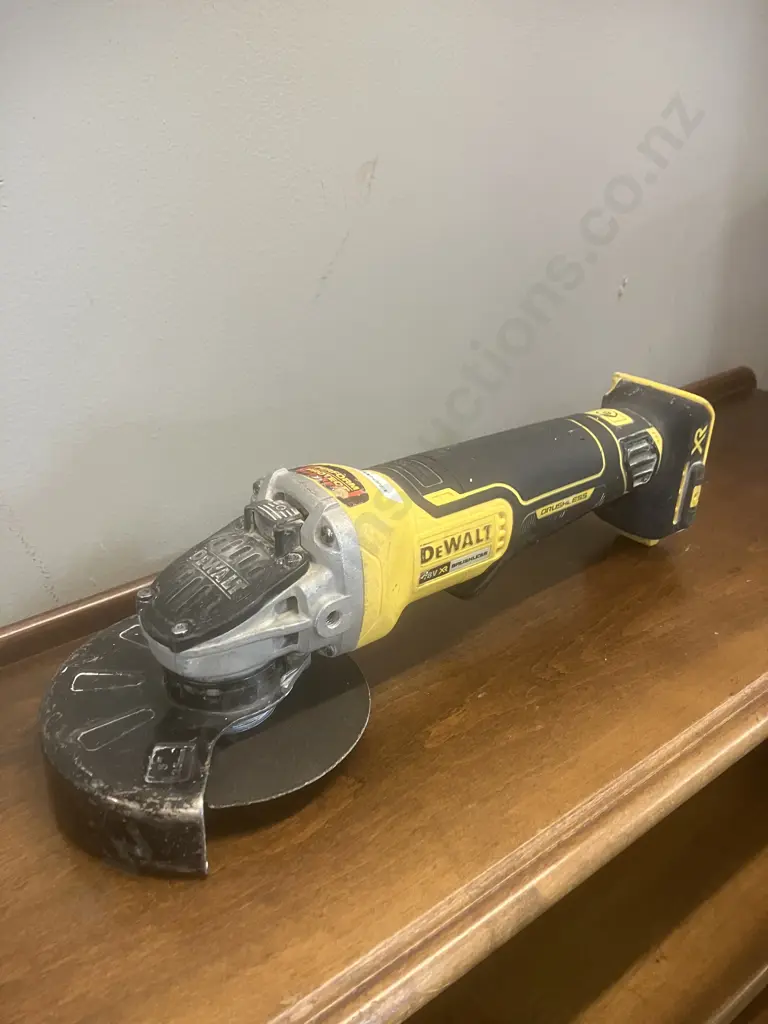 DeWalt 18V 125mm XR Li-Ion Brushless Cordless Angle Grinder - Skin Only Image 1++