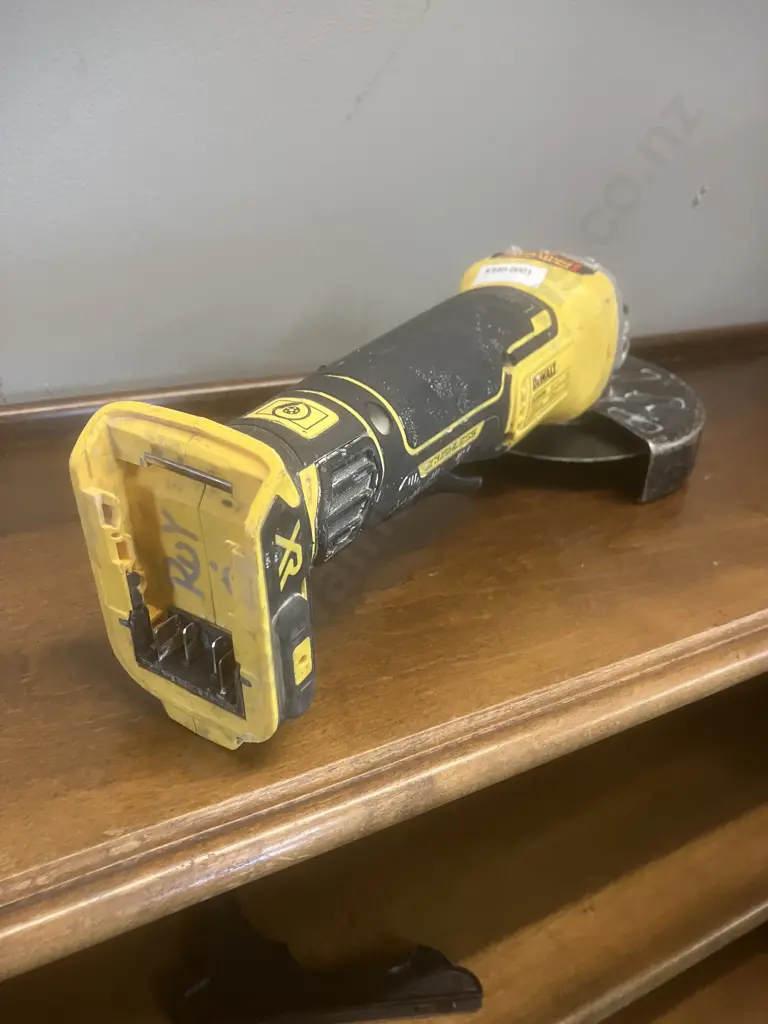 DeWalt 18V 125mm XR Li-Ion Brushless Cordless Angle Grinder - Skin Only Image 1++