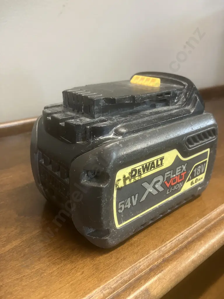 DeWalt 18V 6.0Ah/54V XR Flexvolt Battery Image 1++