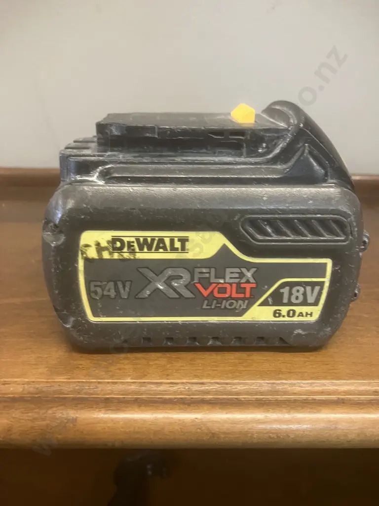 DeWalt 18V 6.0Ah/54V XR Flexvolt Battery Image 1++