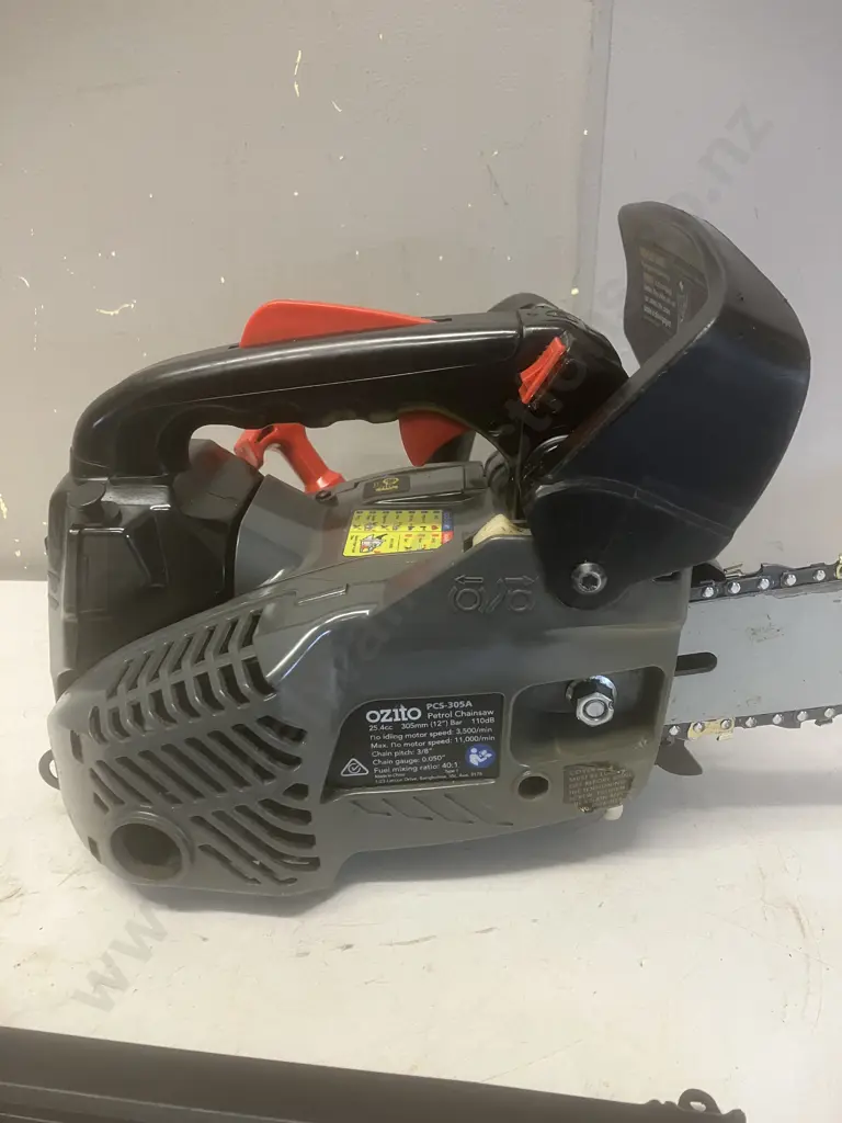 Ozito Petrol Chainsaw - 25.4cc 305mm Bar Image 1++