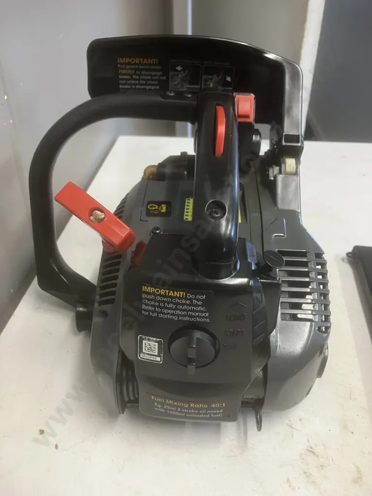 Ozito Petrol Chainsaw - 25.4cc 305mm Bar Image 1++