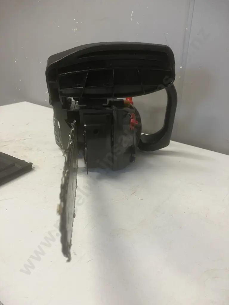 Ozito Petrol Chainsaw - 25.4cc 305mm Bar Image 1++