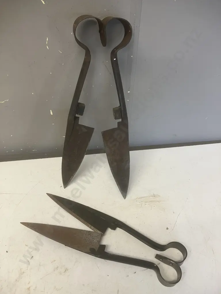 Double Bow Sheep Shears (One English Made) Image 1++