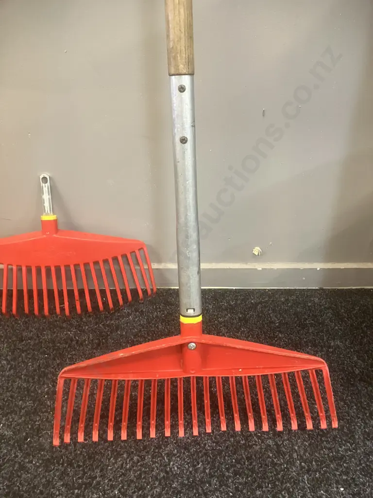 WOLF-Garten Garden Rake With Wooden Handle & Extra 42cm Rake Head Image 1++