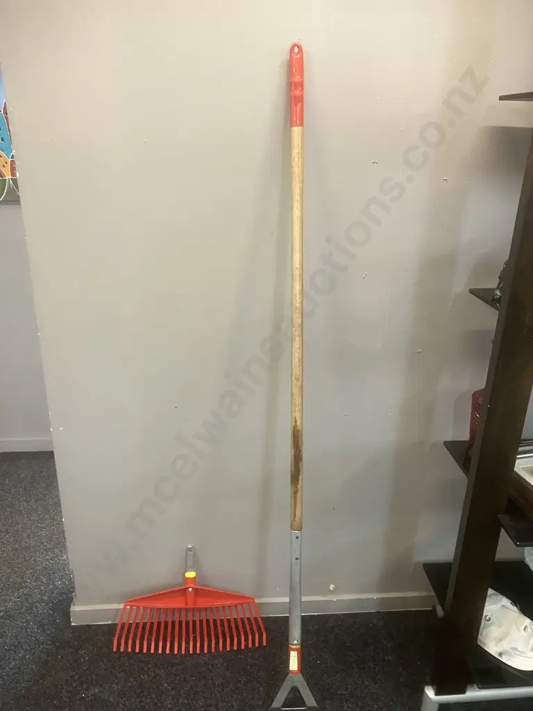 WOLF-Garten Garden Hoe With Wooden Handle & 42cm Rake Head Image 1++