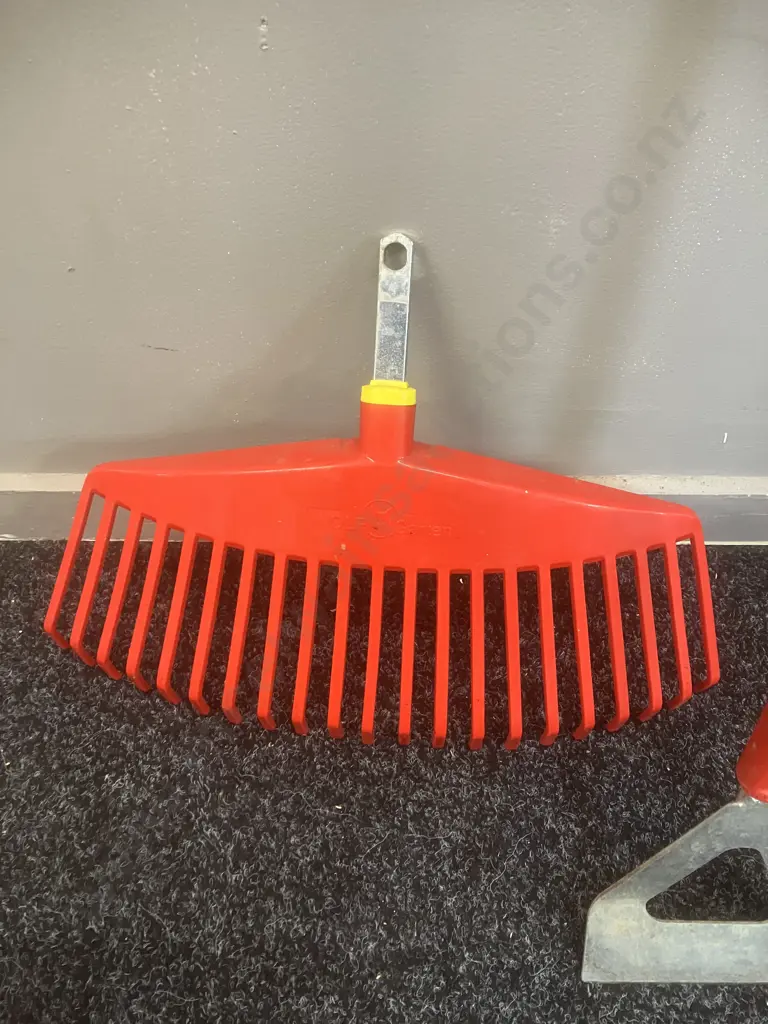WOLF-Garten Garden Hoe With Wooden Handle & 42cm Rake Head Image 1++