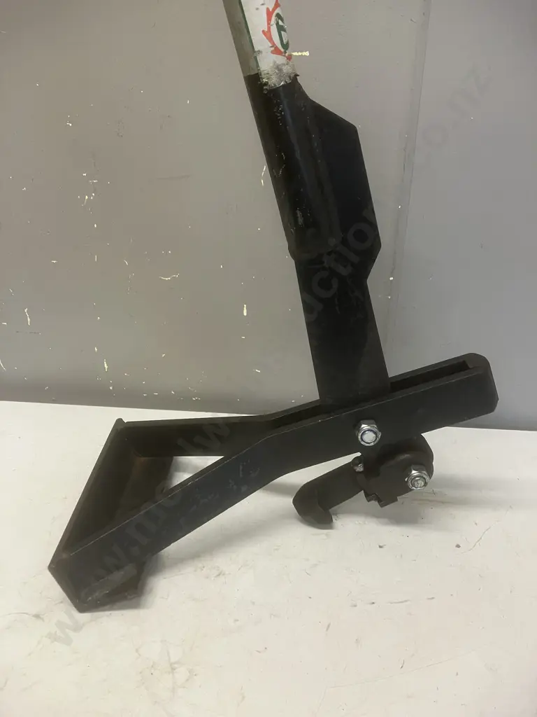 Strainrite Fencing Systems Steel Post Lifter Image 1++
