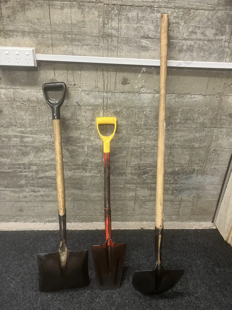 Atlas Dagger Spade, Long Handled Wide Mouth Shovel & D Mouth Shovel Image 1++