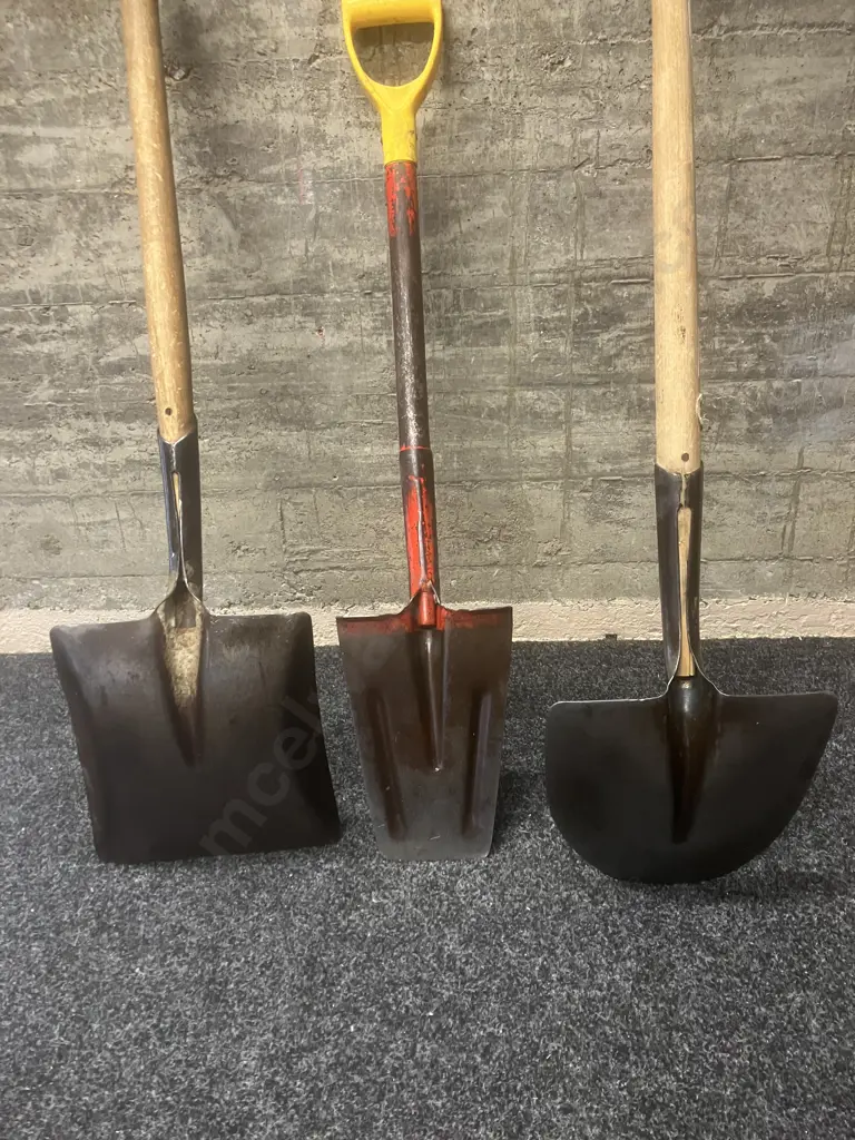 Atlas Dagger Spade, Long Handled Wide Mouth Shovel & D Mouth Shovel Image 1++