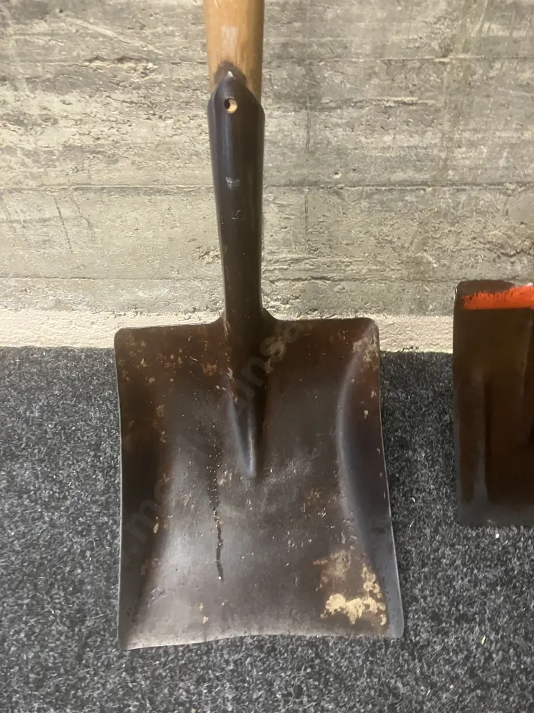 Atlas Dagger Spade, Long Handled Wide Mouth Shovel & D Mouth Shovel Image 1++