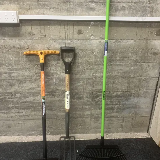Fiskars Edger, Stanley Border Fork, Saxon Leaf Rake