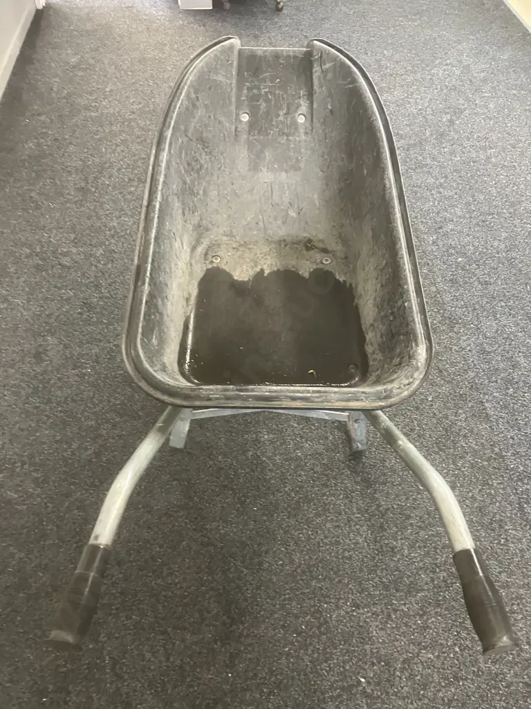 New Zealand Wheelbarrow's Handipour Wheelbarrow Image 1++