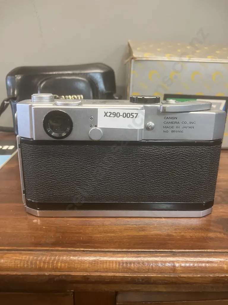 Canon Model 7 35mm Rangefinder Film Camera Body #851966, Box, Manual & Leather Case. 1961 - 1964 Japan Image 1++