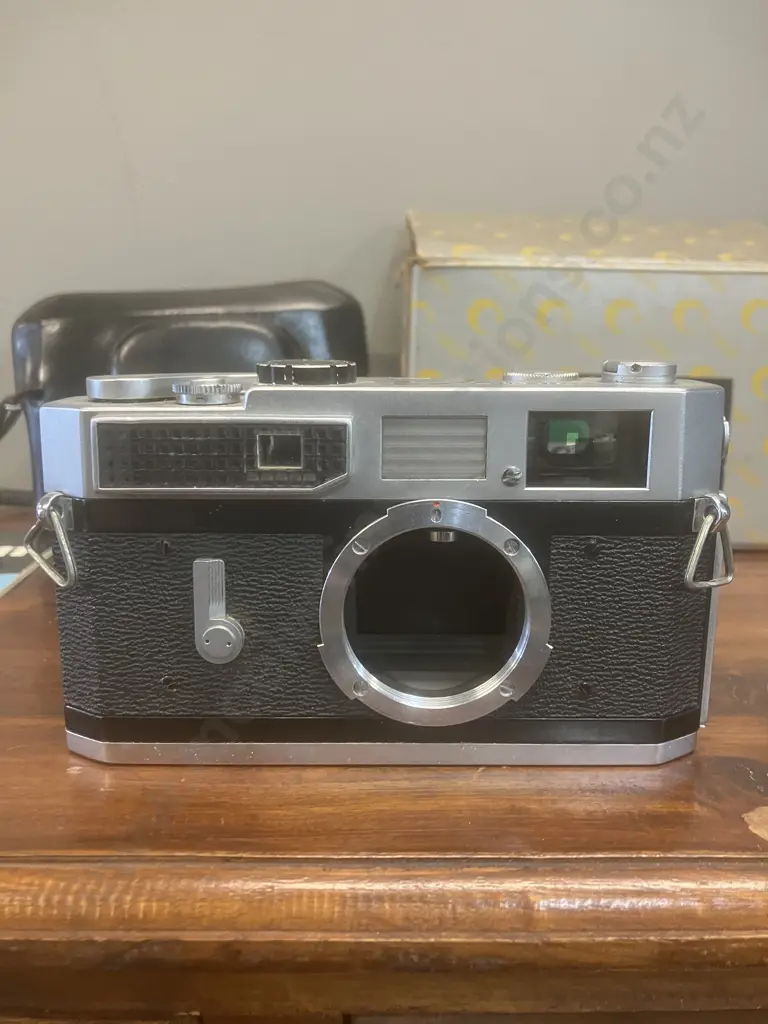 Canon Model 7 35mm Rangefinder Film Camera Body #851966, Box, Manual & Leather Case. 1961 - 1964 Japan Image 1++